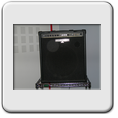 amplificatore per basso behringer BX1800 ultrabass in sala blu
