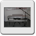 piano digitale yamaha P70 in sala blu